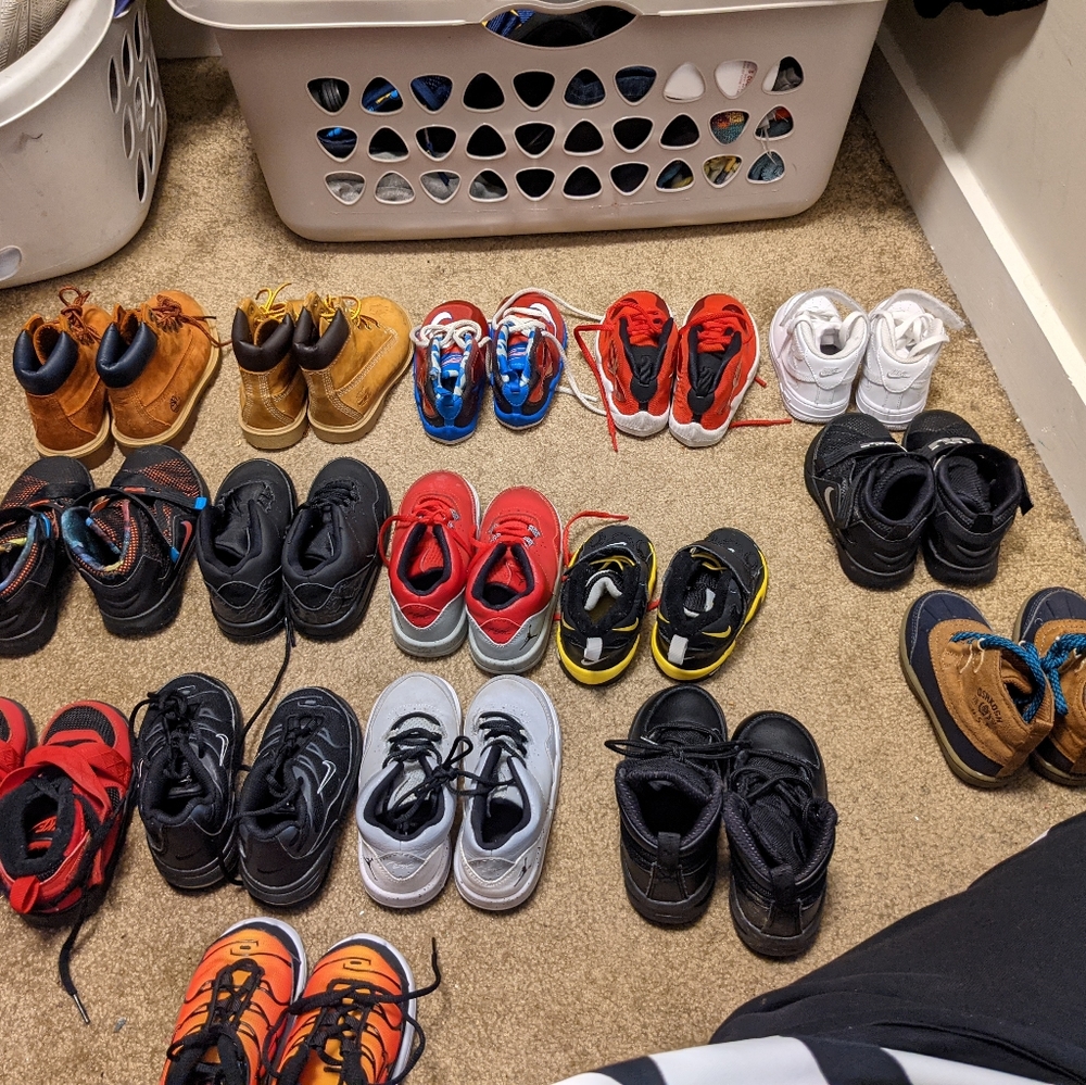Whole lot of kids shoes